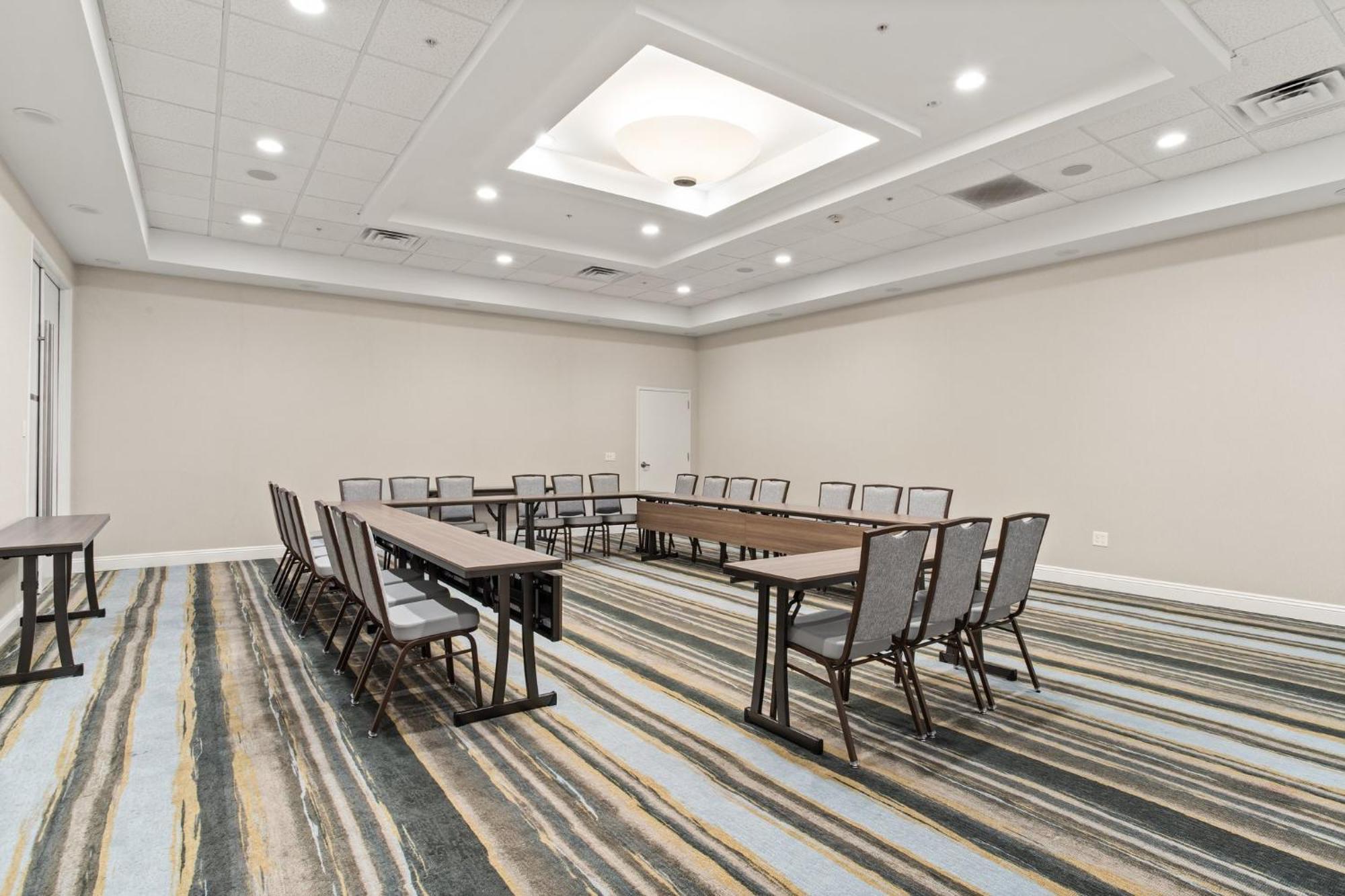 Holiday Inn Baton Rouge College Drive I-10 By Ihg Exterior foto
